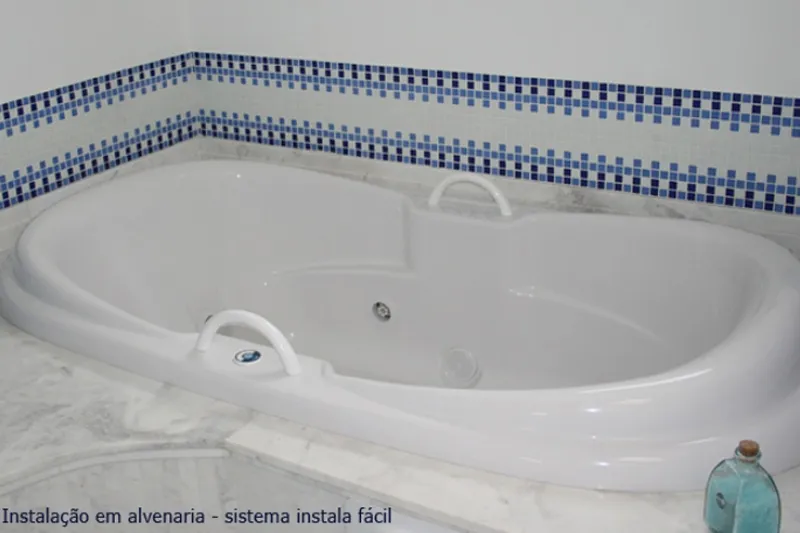Banheira Elegance Oval em ambiente decorado com plantas